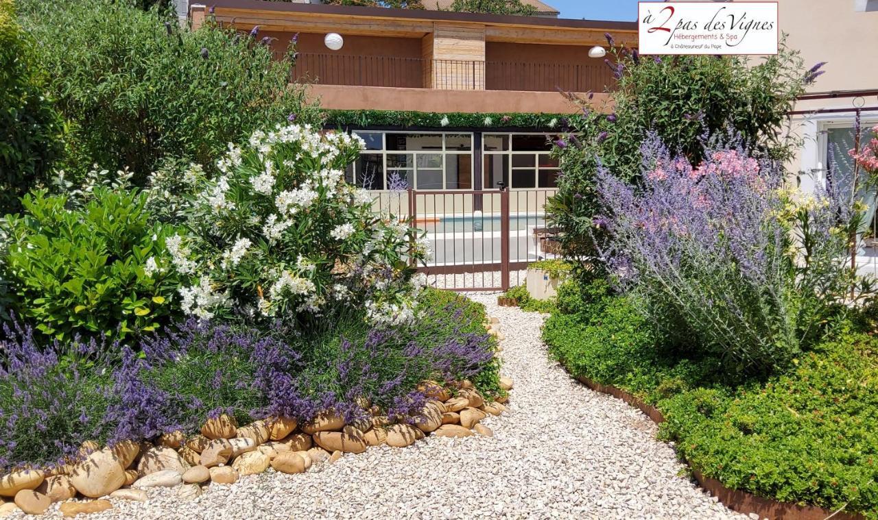 A 2 pas des vignes, hébergements et SPA à Châteauneuf du Pape, maison numéro 6 Exterior foto